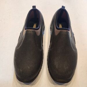 Muck shoes. Womens size 8/8.5